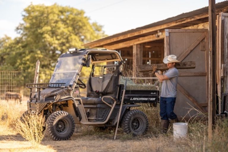 Durable Landmaster UT Vs